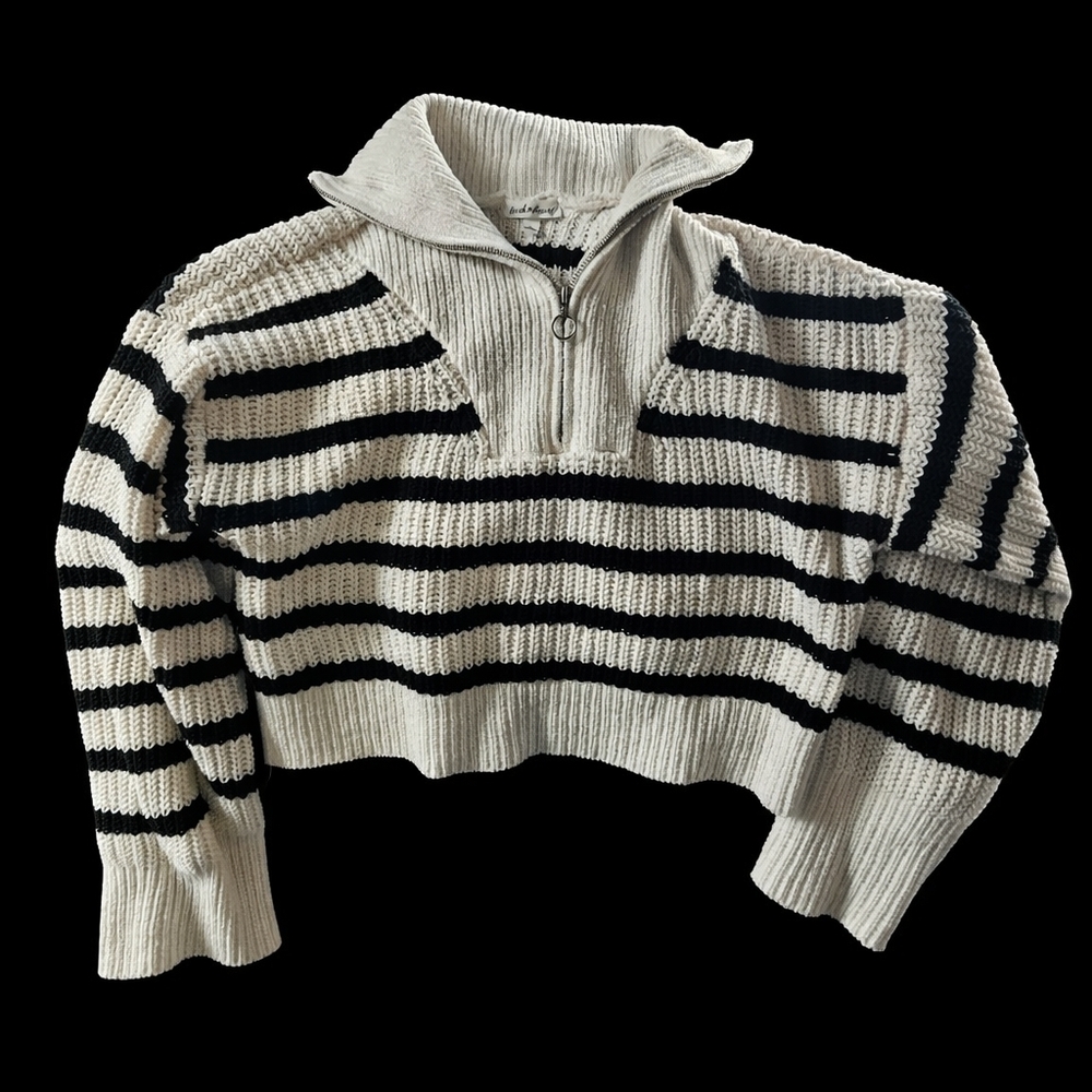 Striped Half-Zip Cropped Sweater -‎ Cream & Black